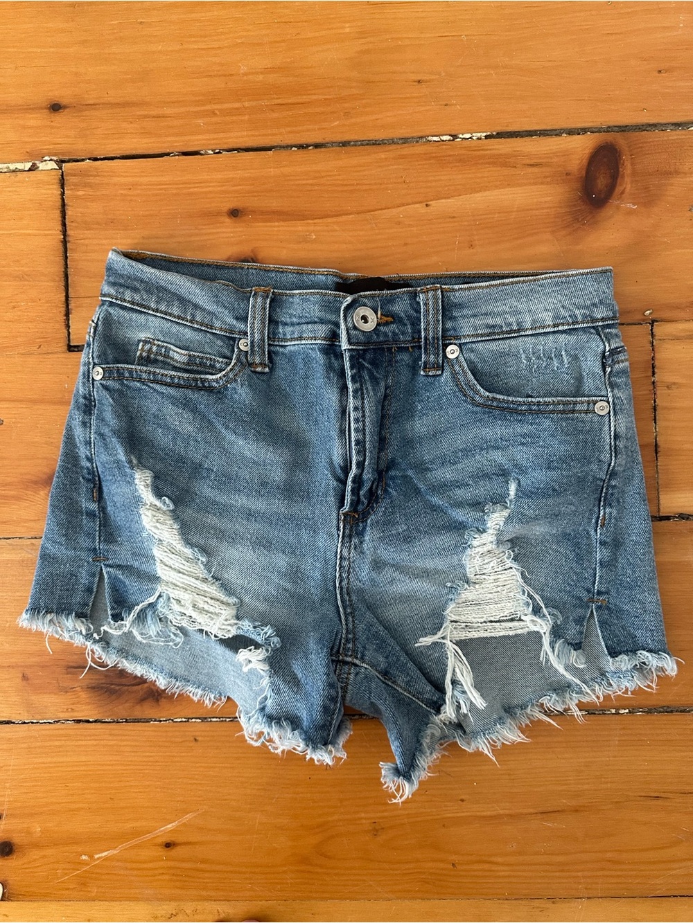 Kendall & Kylie “The Icon” Distressed Denim High-Rise Women’s Shorts Size 3 / 26